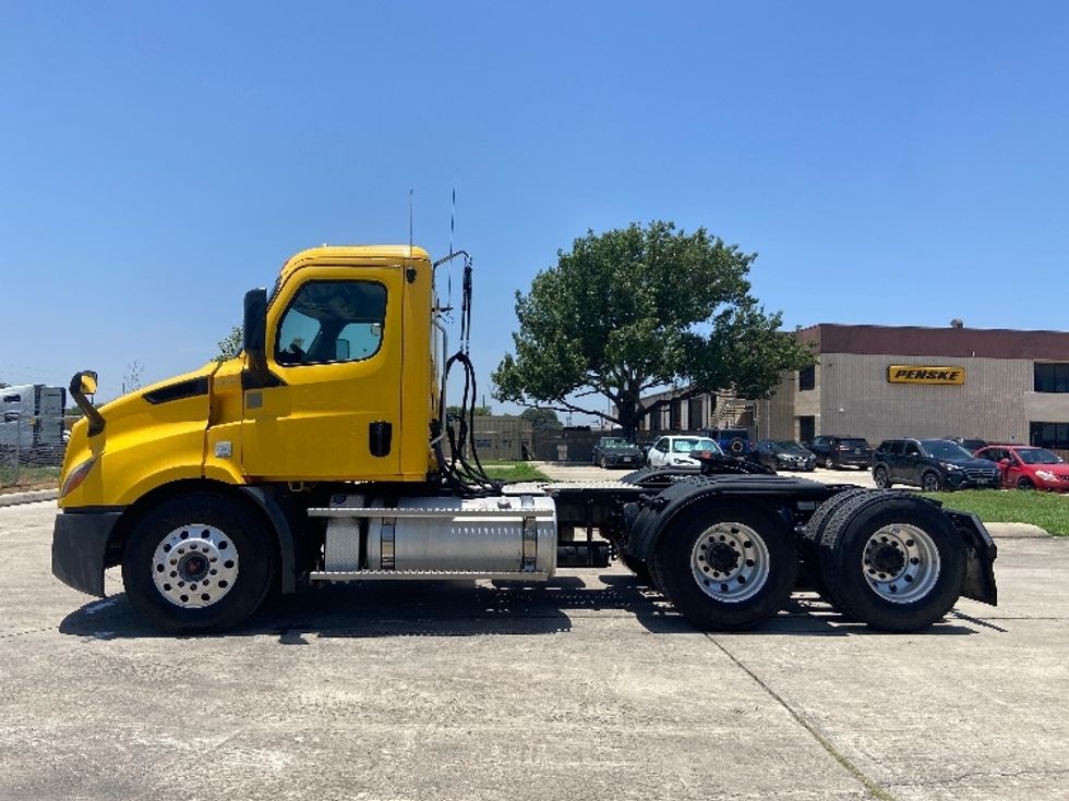 Day Cab Tractor-Heavy Duty Tractors-Freightliner-2020-T11664ST-San Antonio-TX-411,045\n\t\tmiles-$ 45,250 - Image 4