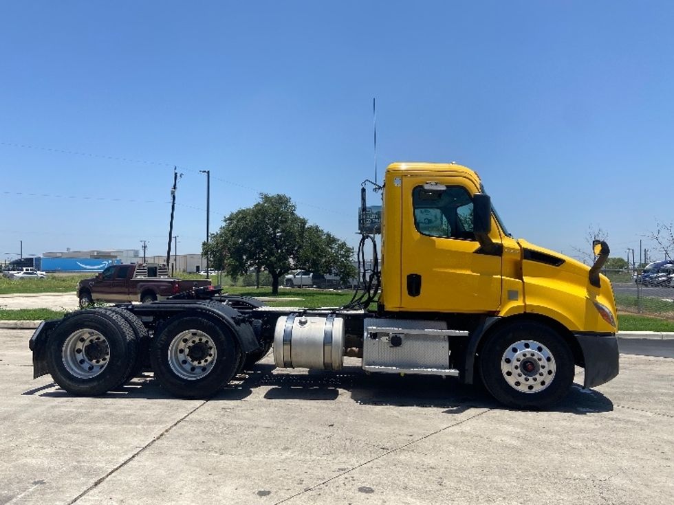 Day Cab Tractor-Heavy Duty Tractors-Freightliner-2020-T11664ST-San Antonio-TX-411,045\n\t\tmiles-$ 45,250 - Image 8
