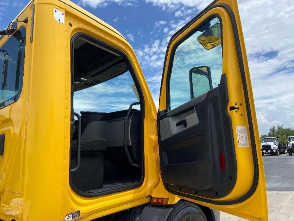 Day Cab Tractor-Heavy Duty Tractors-Freightliner-2020-T11664ST-San Antonio-TX-415,503\n\t\tmiles-$ 45,000 - Image 12