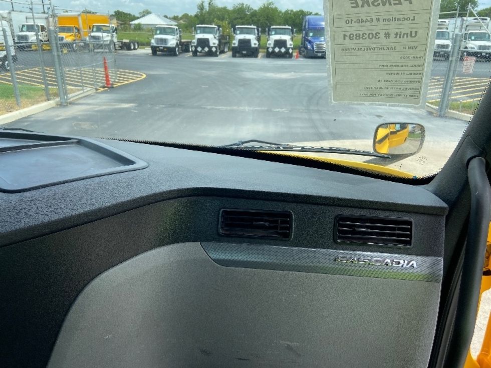 Day Cab Tractor-Heavy Duty Tractors-Freightliner-2020-T11664ST-San Antonio-TX-415,503\n\t\tmiles-$ 45,000 - Image 13