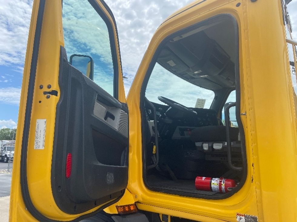 Day Cab Tractor-Heavy Duty Tractors-Freightliner-2020-T11664ST-San Antonio-TX-415,503\n\t\tmiles-$ 45,000 - Image 9