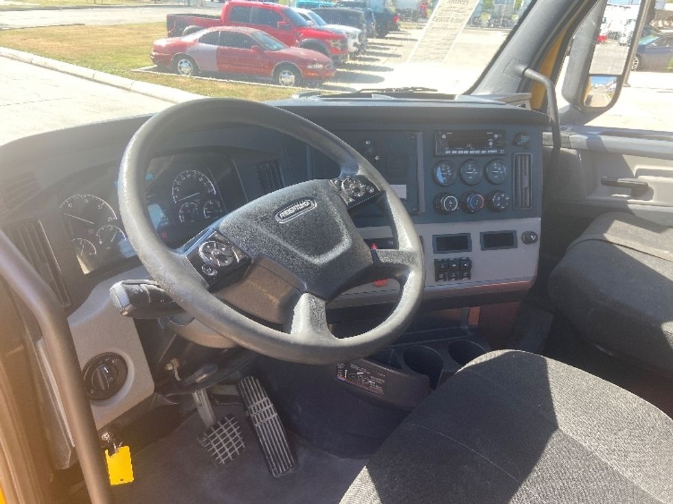 Day Cab Tractor-Heavy Duty Tractors-Freightliner-2020-T11664ST-San Antonio-TX-429,136\n\t\tmiles-$ 44,250 - Image 10