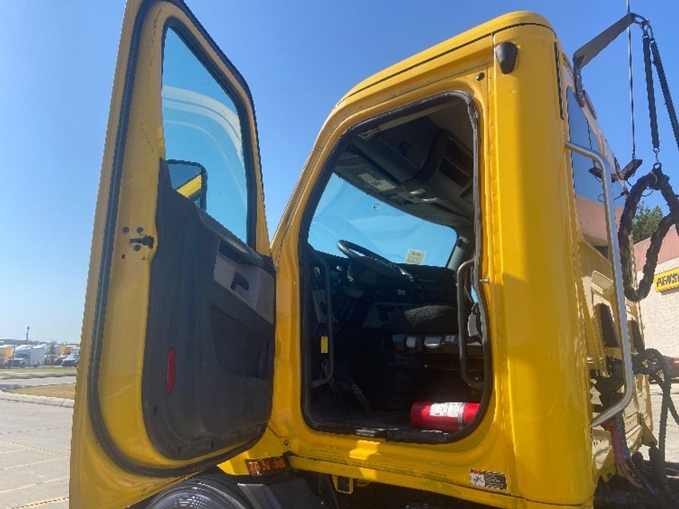 Day Cab Tractor-Heavy Duty Tractors-Freightliner-2020-T11664ST-San Antonio-TX-429,136\n\t\tmiles-$ 44,250 - Image 9