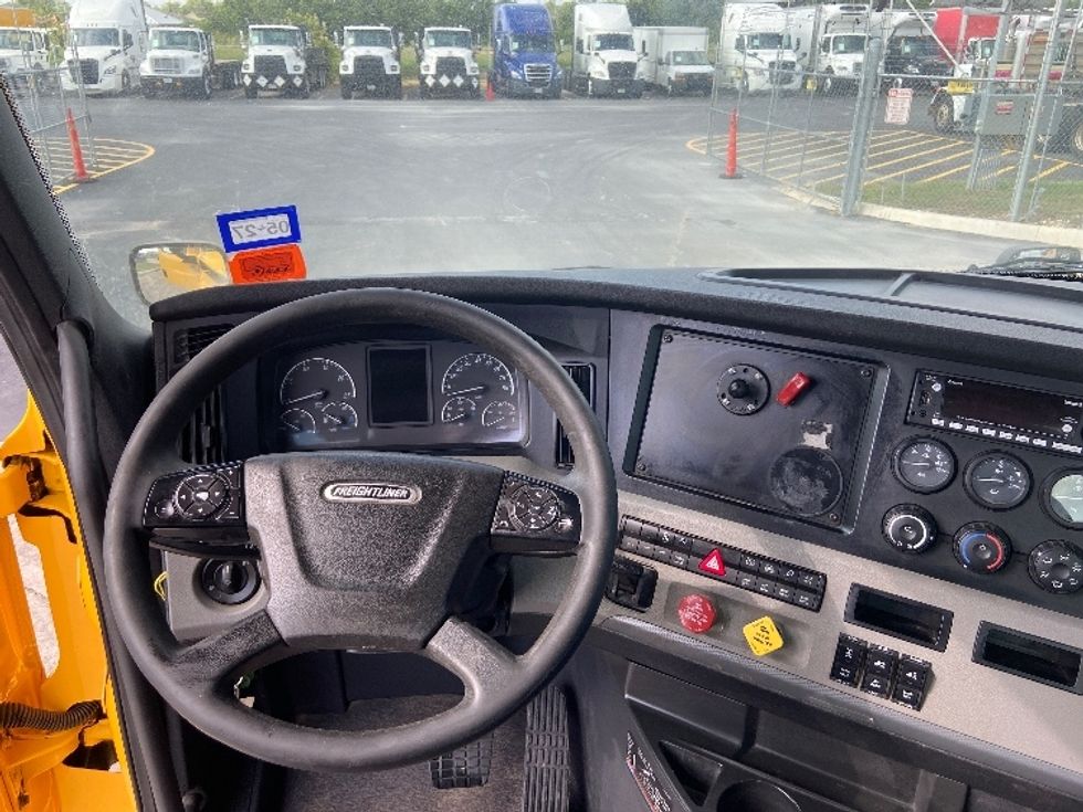 Day Cab Tractor-Heavy Duty Tractors-Freightliner-2020-T11664ST-San Antonio-TX-435,885\n\t\tmiles-$ 38,000 - Image 11