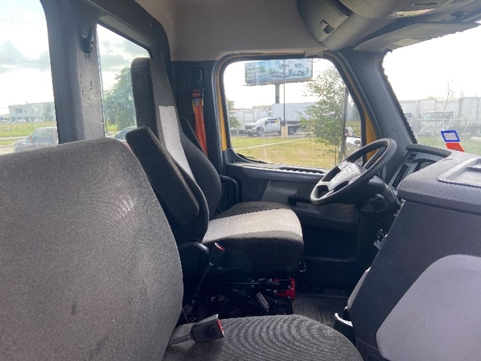 Day Cab Tractor-Heavy Duty Tractors-Freightliner-2020-T11664ST-San Antonio-TX-435,885\n\t\tmiles-$ 38,000 - Image 14