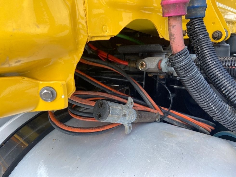 Day Cab Tractor-Heavy Duty Tractors-Freightliner-2020-T11664ST-San Antonio-TX-435,885\n\t\tmiles-$ 38,000 - Image 17