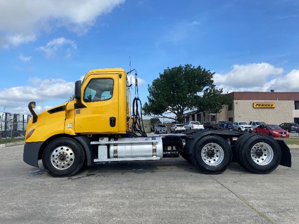 Day Cab Tractor-Heavy Duty Tractors-Freightliner-2020-T11664ST-San Antonio-TX-435,885\n\t\tmiles-$ 38,000 - Image 4