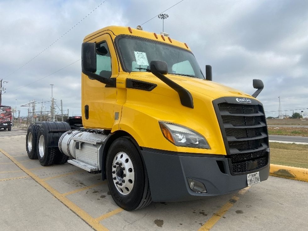 Day Cab Tractor-Heavy Duty Tractors-Freightliner-2020-T11664ST-San Antonio-TX-437,156\n\t\tmiles-$ 43,750 - Image 1