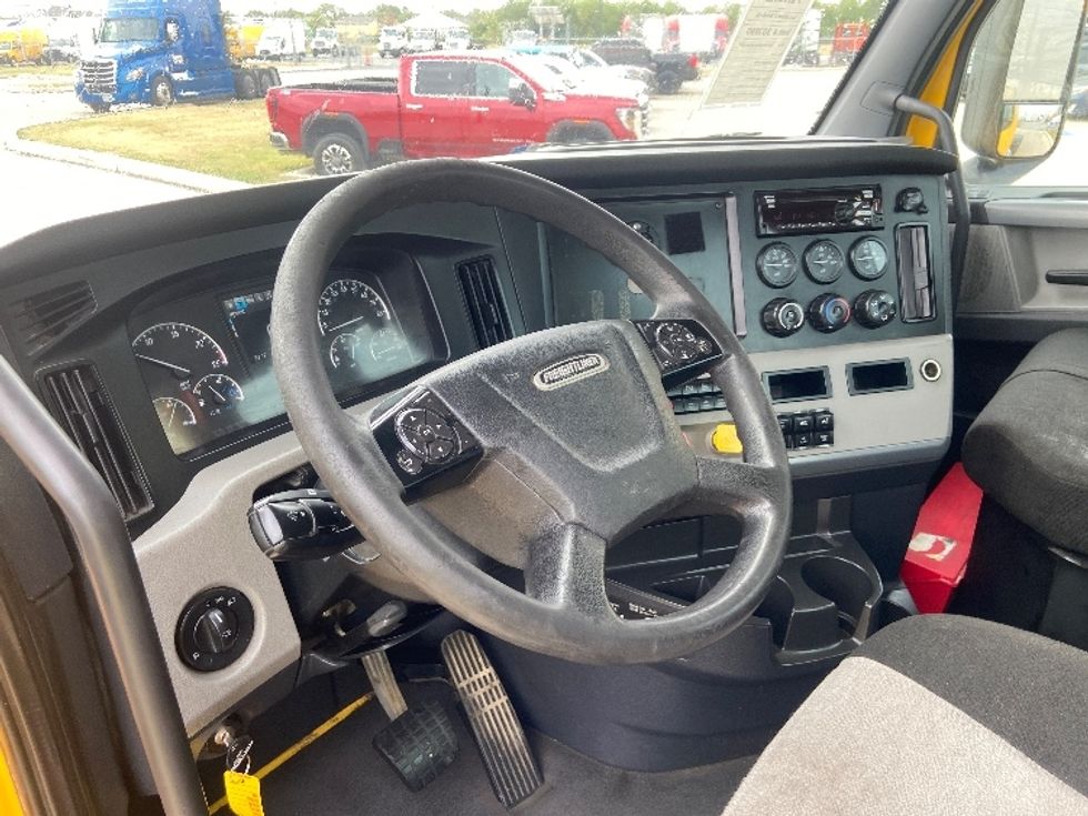 Day Cab Tractor-Heavy Duty Tractors-Freightliner-2020-T11664ST-San Antonio-TX-437,156\n\t\tmiles-$ 43,750 - Image 10