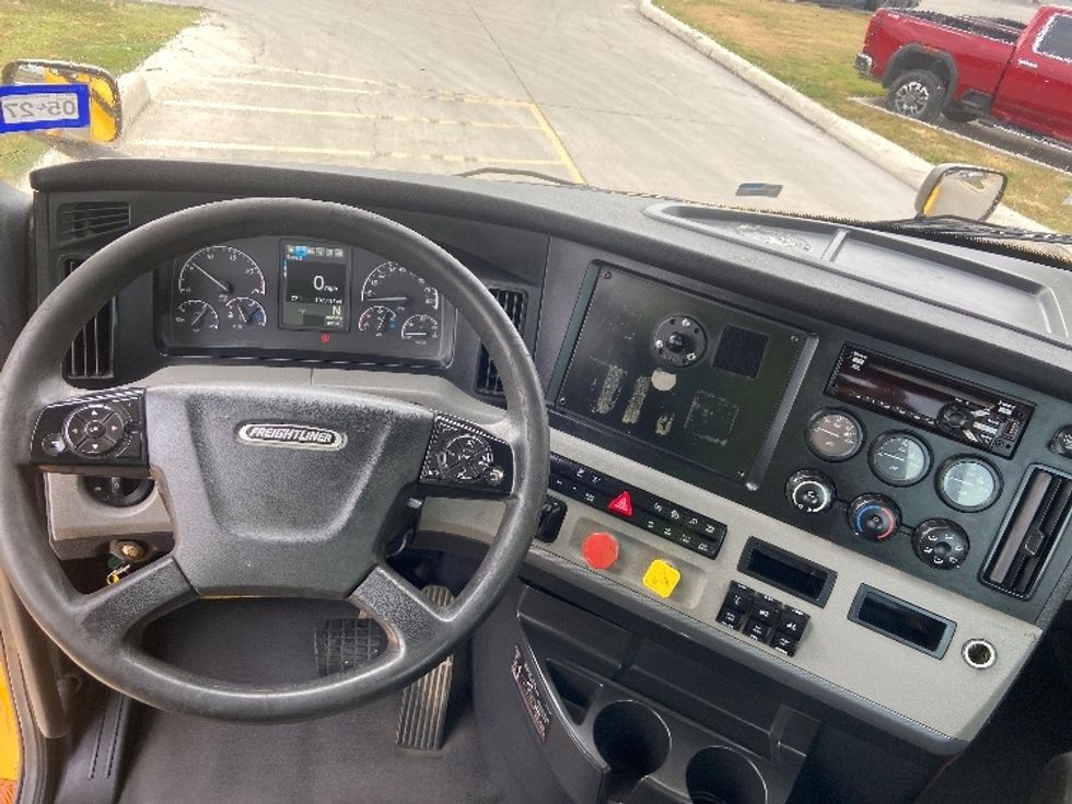 Day Cab Tractor-Heavy Duty Tractors-Freightliner-2020-T11664ST-San Antonio-TX-437,156\n\t\tmiles-$ 43,750 - Image 11