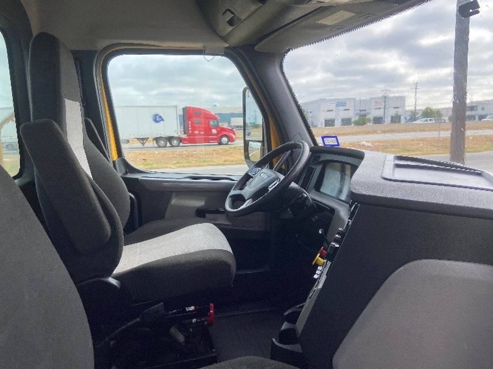 Day Cab Tractor-Heavy Duty Tractors-Freightliner-2020-T11664ST-San Antonio-TX-437,156\n\t\tmiles-$ 43,750 - Image 14
