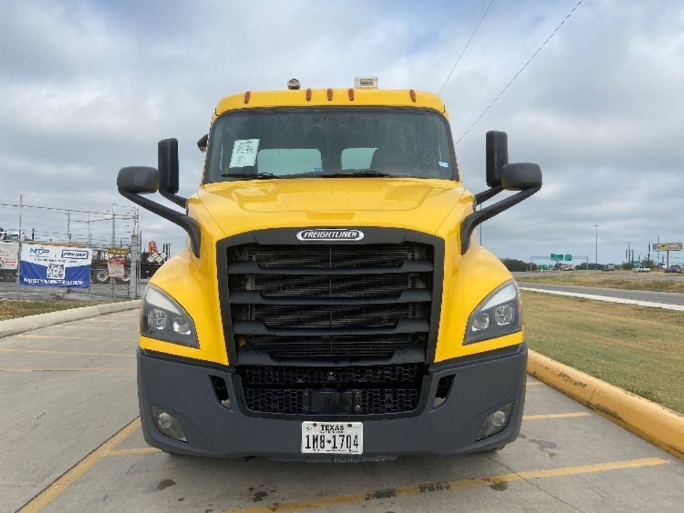 Day Cab Tractor-Heavy Duty Tractors-Freightliner-2020-T11664ST-San Antonio-TX-437,156\n\t\tmiles-$ 43,750 - Image 2