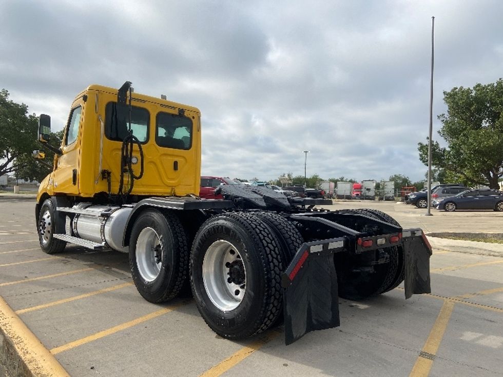 Day Cab Tractor-Heavy Duty Tractors-Freightliner-2020-T11664ST-San Antonio-TX-437,156\n\t\tmiles-$ 43,750 - Image 5
