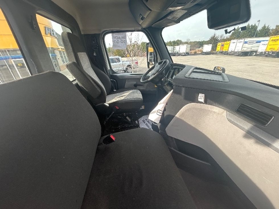 Day Cab Tractor-Heavy Duty Tractors-Freightliner-2020-T11664ST-Sandston-VA-556,313\n\t\tmiles-$ 38,000 - Image 13