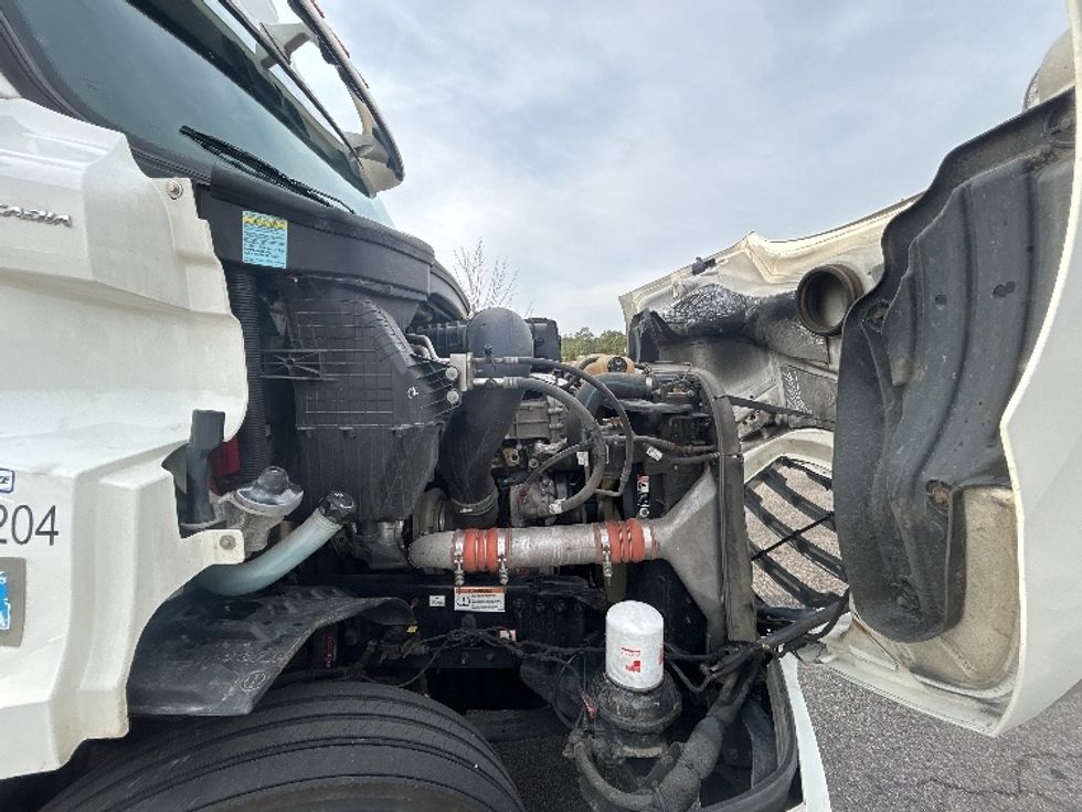 Day Cab Tractor-Heavy Duty Tractors-Freightliner-2020-T11664ST-Sandston-VA-556,313\n\t\tmiles-$ 38,000 - Image 14