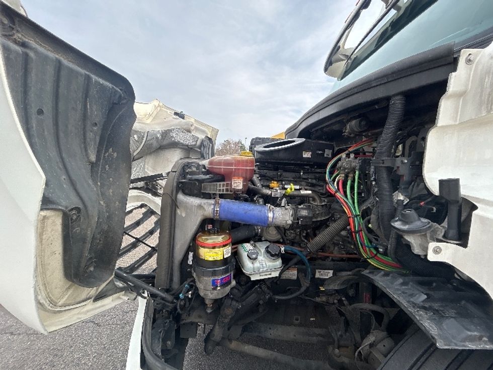 Day Cab Tractor-Heavy Duty Tractors-Freightliner-2020-T11664ST-Sandston-VA-556,313\n\t\tmiles-$ 38,000 - Image 15