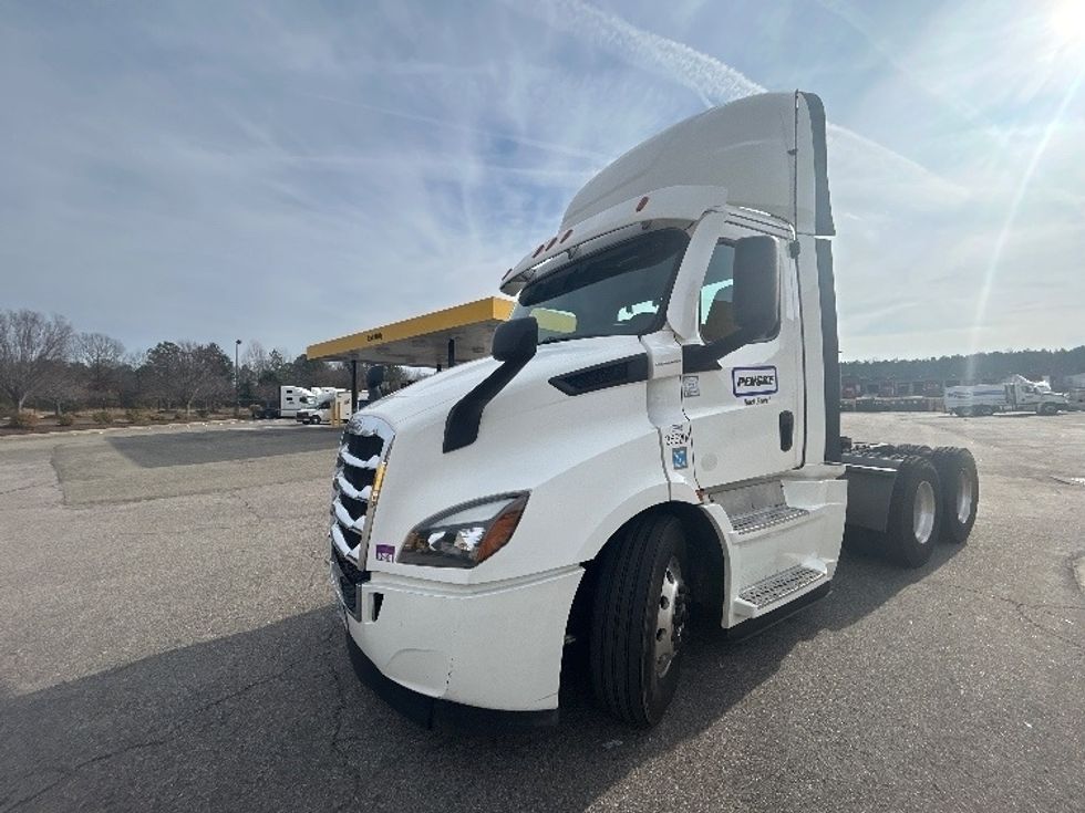 Day Cab Tractor-Heavy Duty Tractors-Freightliner-2020-T11664ST-Sandston-VA-556,313\n\t\tmiles-$ 38,000 - Image 3