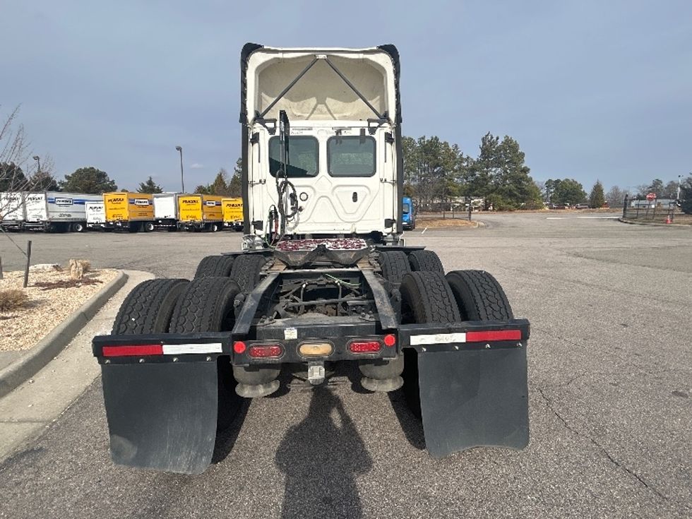 Day Cab Tractor-Heavy Duty Tractors-Freightliner-2020-T11664ST-Sandston-VA-556,313\n\t\tmiles-$ 38,000 - Image 5