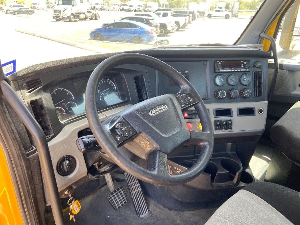 Day Cab Tractor-Heavy Duty Tractors-Freightliner-2020-T11664ST-Selma-TX-432,255\n\t\tmiles-$ 45,000 - Image 10