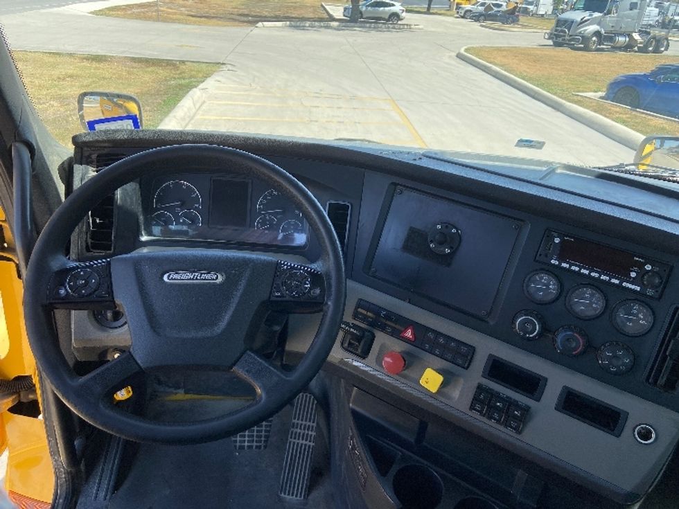 Day Cab Tractor-Heavy Duty Tractors-Freightliner-2020-T11664ST-Selma-TX-432,255\n\t\tmiles-$ 45,000 - Image 11