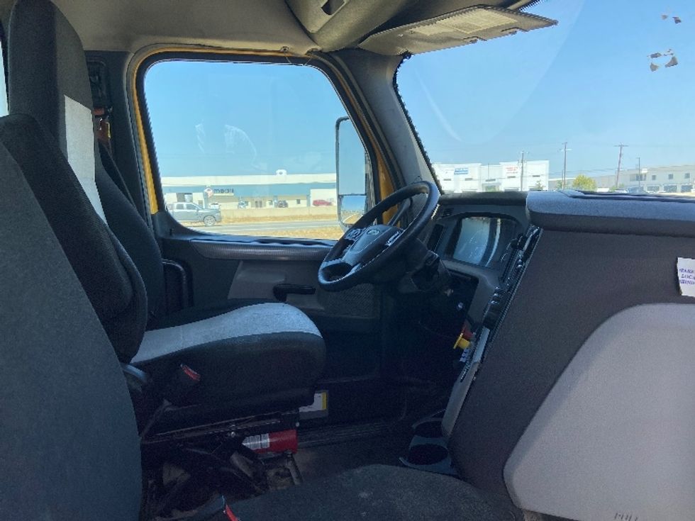 Day Cab Tractor-Heavy Duty Tractors-Freightliner-2020-T11664ST-Selma-TX-432,255\n\t\tmiles-$ 45,000 - Image 14