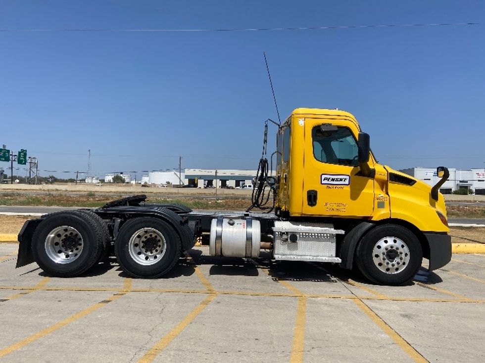 Day Cab Tractor-Heavy Duty Tractors-Freightliner-2020-T11664ST-Selma-TX-432,255\n\t\tmiles-$ 45,000 - Image 8