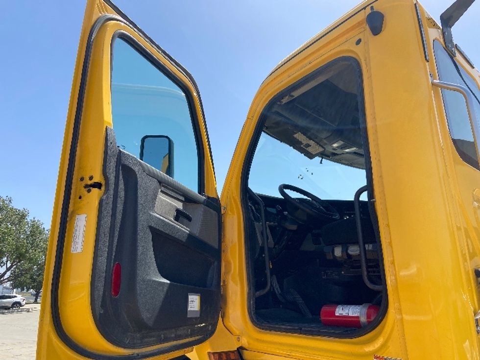 Day Cab Tractor-Heavy Duty Tractors-Freightliner-2020-T11664ST-Selma-TX-432,255\n\t\tmiles-$ 45,000 - Image 9