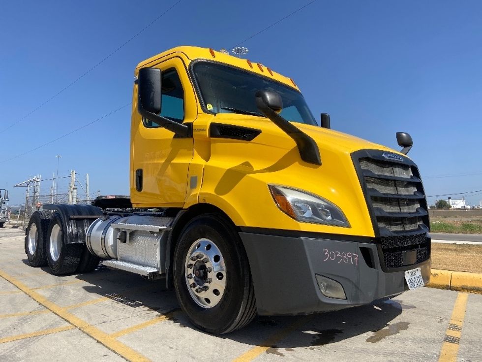 Day Cab Tractor-Heavy Duty Tractors-Freightliner-2020-T11664ST-Selma-TX-435,753\n\t\tmiles-$ 45,000 - Image 1