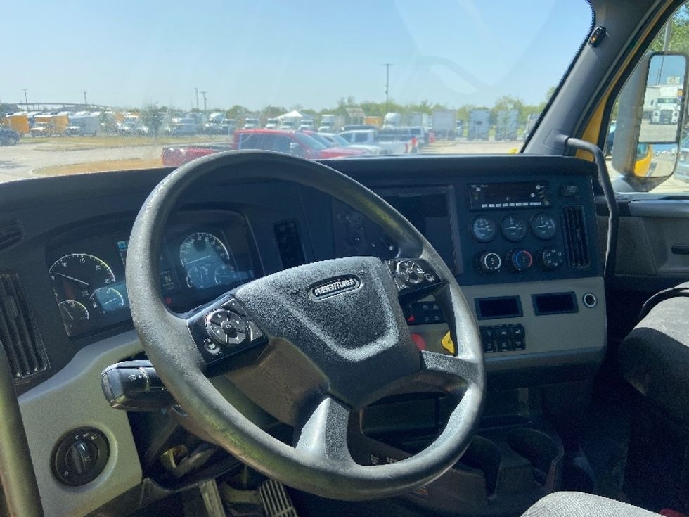 Day Cab Tractor-Heavy Duty Tractors-Freightliner-2020-T11664ST-Selma-TX-435,753\n\t\tmiles-$ 45,000 - Image 10