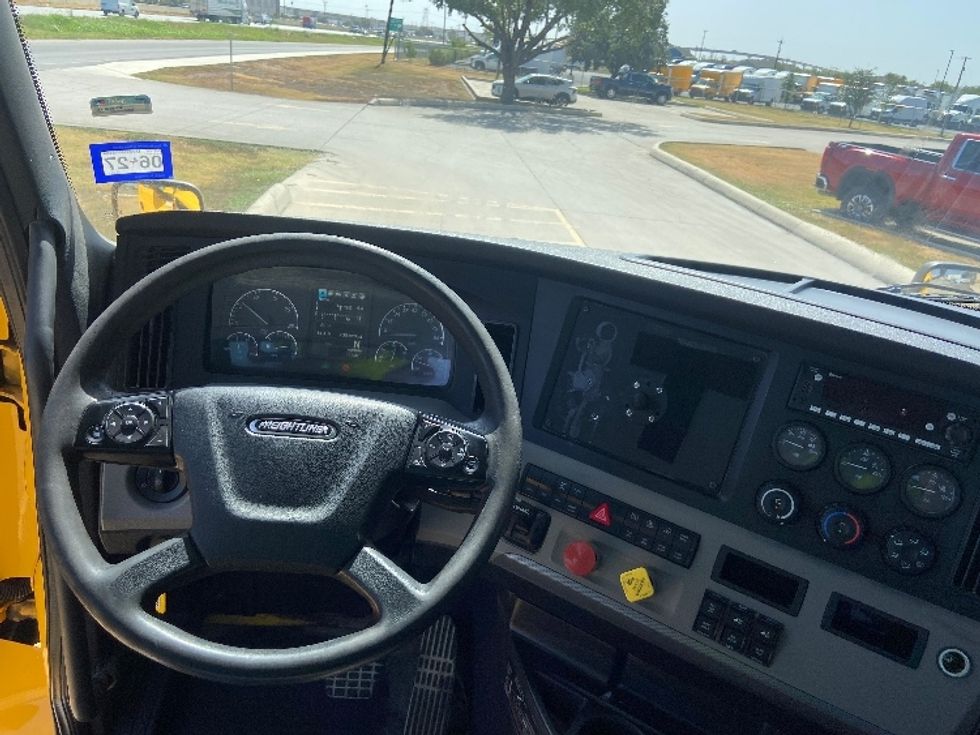 Day Cab Tractor-Heavy Duty Tractors-Freightliner-2020-T11664ST-Selma-TX-435,753\n\t\tmiles-$ 45,000 - Image 11
