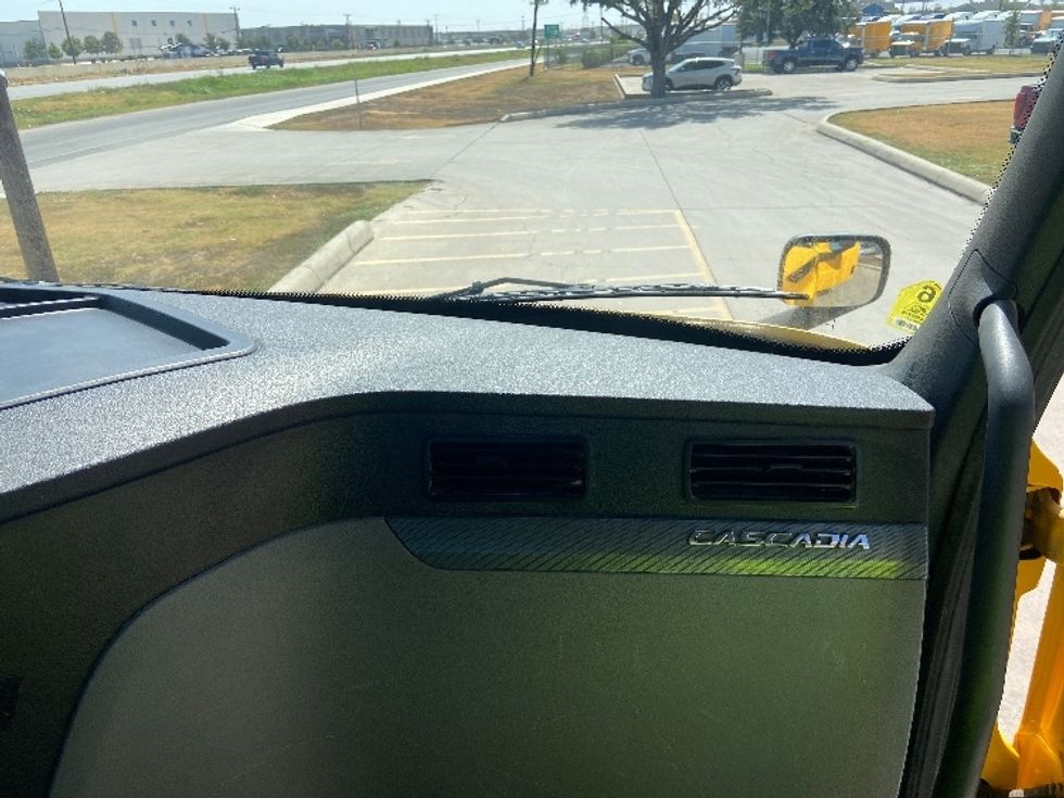 Day Cab Tractor-Heavy Duty Tractors-Freightliner-2020-T11664ST-Selma-TX-435,753\n\t\tmiles-$ 45,000 - Image 13