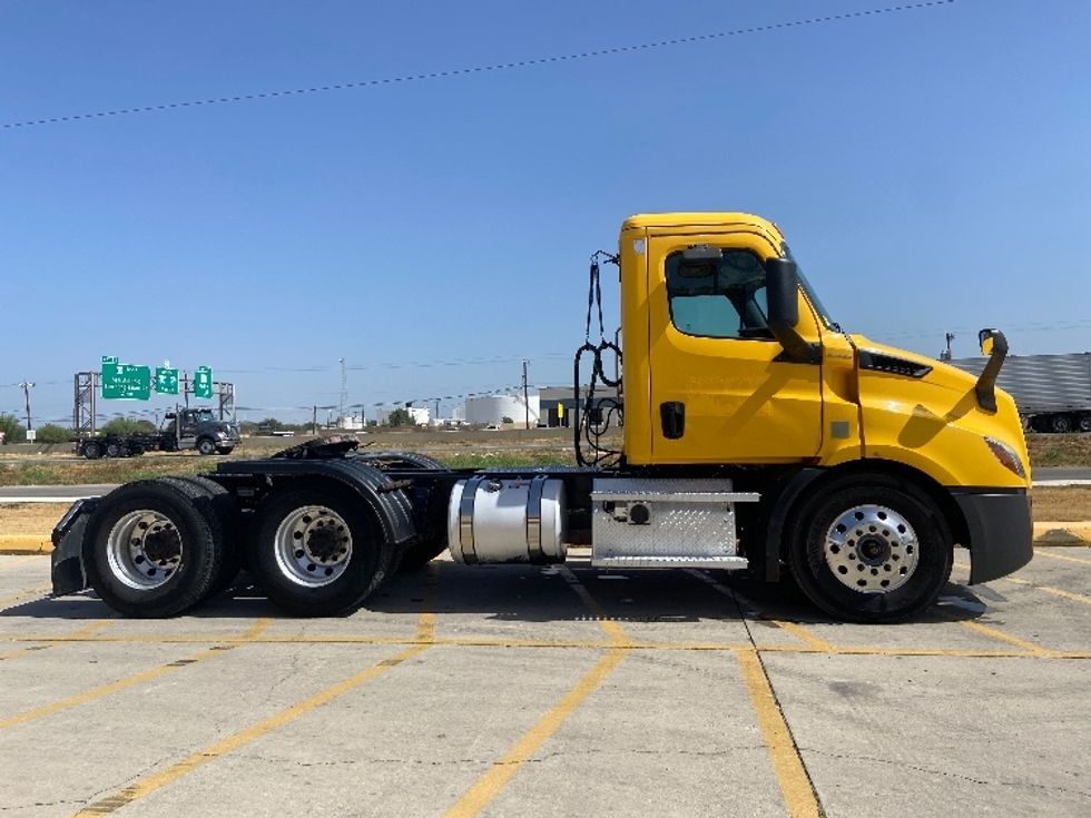 Day Cab Tractor-Heavy Duty Tractors-Freightliner-2020-T11664ST-Selma-TX-435,753\n\t\tmiles-$ 45,000 - Image 8
