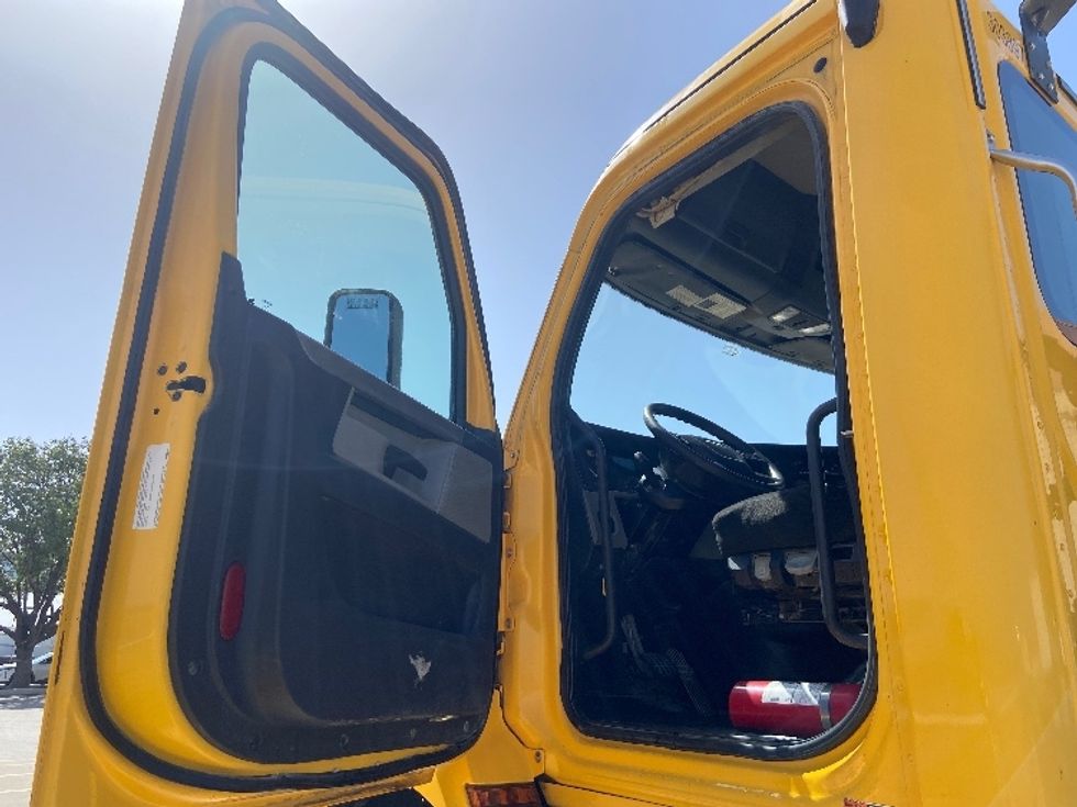 Day Cab Tractor-Heavy Duty Tractors-Freightliner-2020-T11664ST-Selma-TX-435,753\n\t\tmiles-$ 45,000 - Image 9