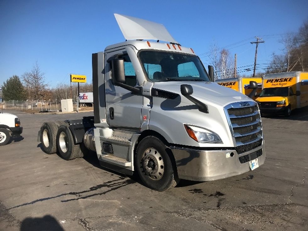 Day Cab Tractor-Heavy Duty Tractors-Freightliner-2020-T11664ST-Severn-MD-471,819\n\t\tmiles-$ 41,000 - Image 1