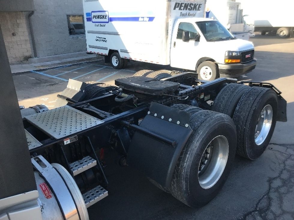 Day Cab Tractor-Heavy Duty Tractors-Freightliner-2020-T11664ST-Severn-MD-471,819\n\t\tmiles-$ 41,000 - Image 17