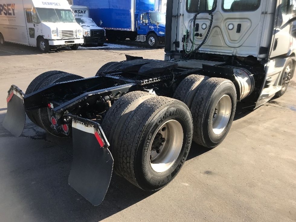 Day Cab Tractor-Heavy Duty Tractors-Freightliner-2020-T11664ST-Severn-MD-471,819\n\t\tmiles-$ 41,000 - Image 18