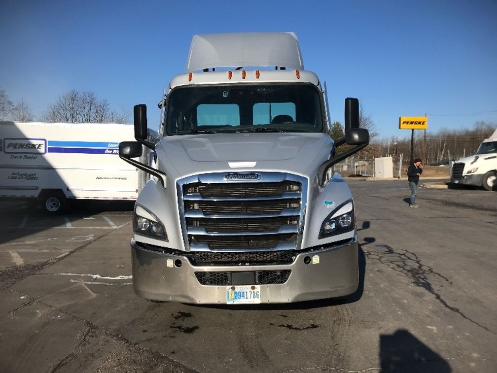 Day Cab Tractor-Heavy Duty Tractors-Freightliner-2020-T11664ST-Severn-MD-471,819\n\t\tmiles-$ 41,000 - Image 2