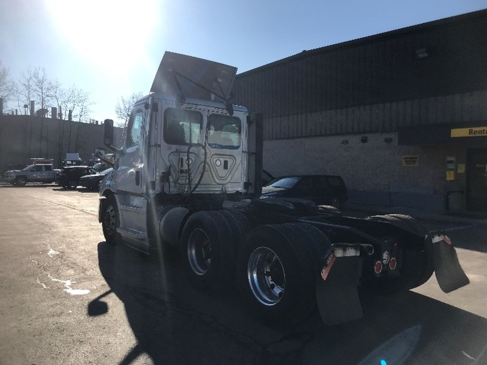 Day Cab Tractor-Heavy Duty Tractors-Freightliner-2020-T11664ST-Severn-MD-471,819\n\t\tmiles-$ 41,000 - Image 5
