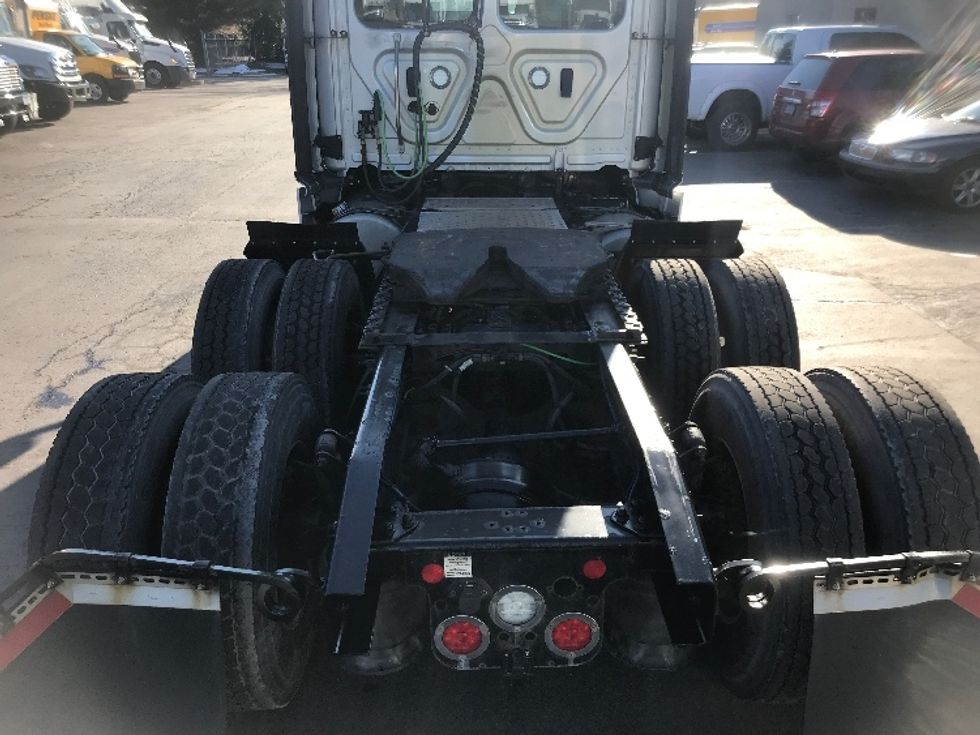 Day Cab Tractor-Heavy Duty Tractors-Freightliner-2020-T11664ST-Severn-MD-471,819\n\t\tmiles-$ 41,000 - Image 6