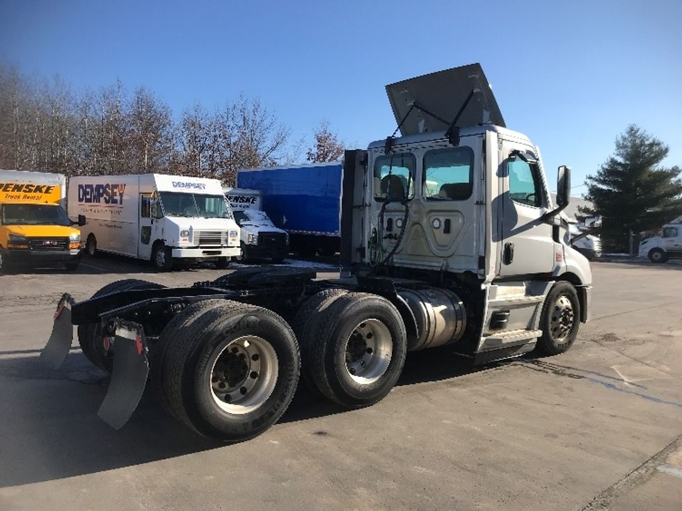 Day Cab Tractor-Heavy Duty Tractors-Freightliner-2020-T11664ST-Severn-MD-471,819\n\t\tmiles-$ 41,000 - Image 7