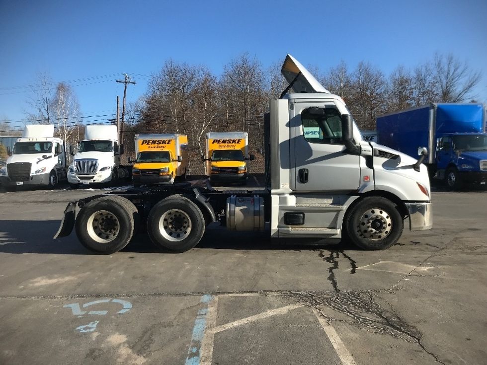 Day Cab Tractor-Heavy Duty Tractors-Freightliner-2020-T11664ST-Severn-MD-471,819\n\t\tmiles-$ 41,000 - Image 8