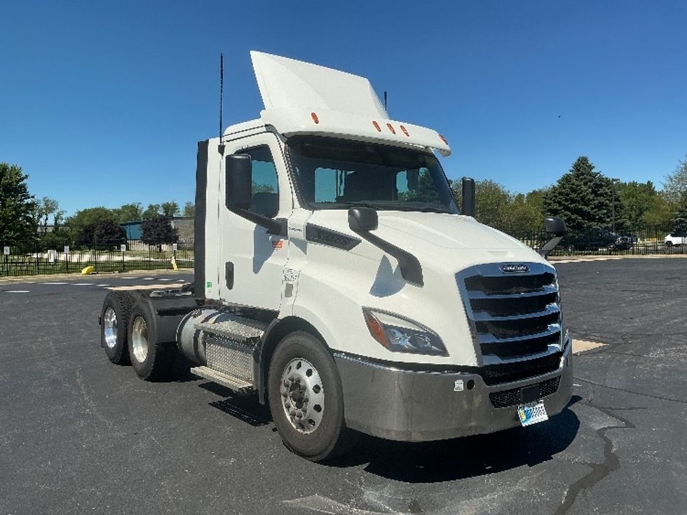Day Cab Tractor-Heavy Duty Tractors-Freightliner-2020-T11664ST-South Bend-IN-386,857\n\t\tmiles-$ 48,250 - Image 1