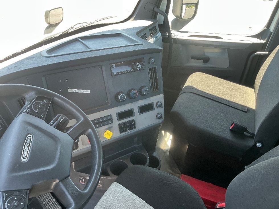 Day Cab Tractor-Heavy Duty Tractors-Freightliner-2020-T11664ST-South Bend-IN-386,857\n\t\tmiles-$ 48,250 - Image 10