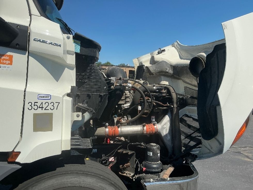 Day Cab Tractor-Heavy Duty Tractors-Freightliner-2020-T11664ST-South Bend-IN-386,857\n\t\tmiles-$ 48,250 - Image 15