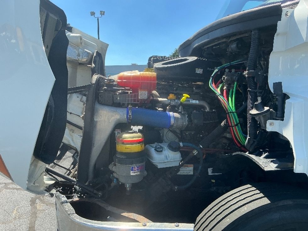 Day Cab Tractor-Heavy Duty Tractors-Freightliner-2020-T11664ST-South Bend-IN-386,857\n\t\tmiles-$ 48,250 - Image 16