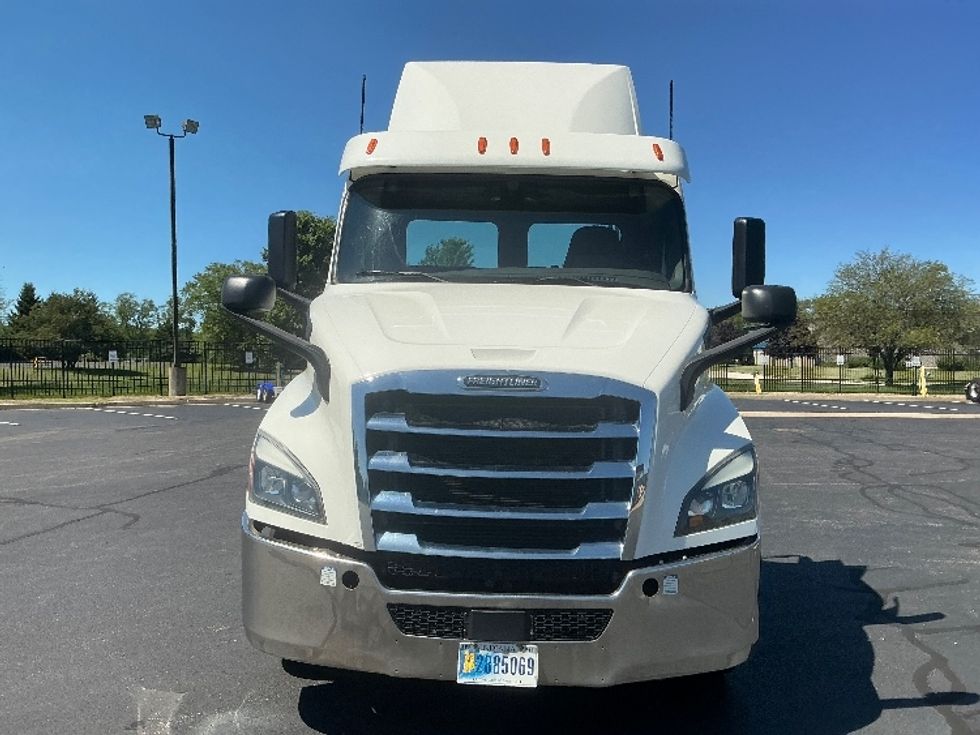 Day Cab Tractor-Heavy Duty Tractors-Freightliner-2020-T11664ST-South Bend-IN-386,857\n\t\tmiles-$ 48,250 - Image 2