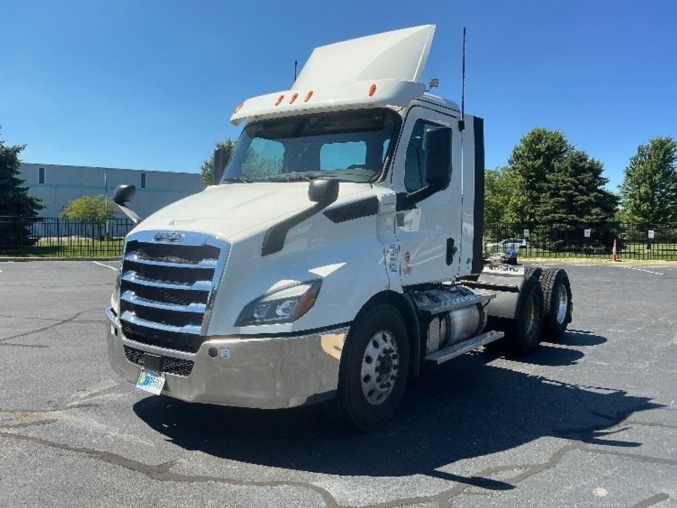 Day Cab Tractor-Heavy Duty Tractors-Freightliner-2020-T11664ST-South Bend-IN-386,857\n\t\tmiles-$ 48,250 - Image 3