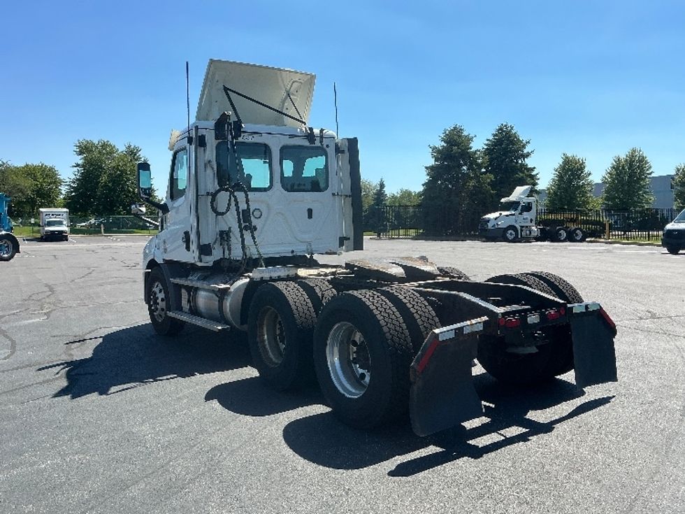 Day Cab Tractor-Heavy Duty Tractors-Freightliner-2020-T11664ST-South Bend-IN-386,857\n\t\tmiles-$ 48,250 - Image 5