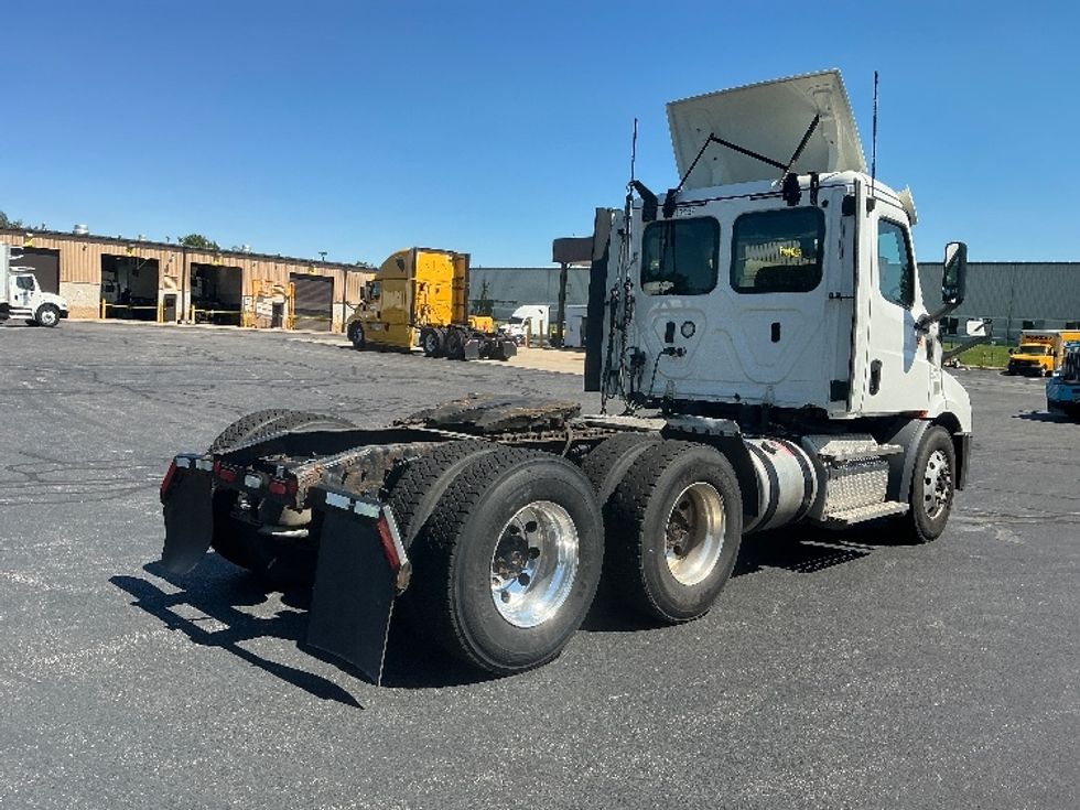 Day Cab Tractor-Heavy Duty Tractors-Freightliner-2020-T11664ST-South Bend-IN-386,857\n\t\tmiles-$ 48,250 - Image 7