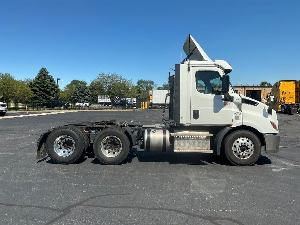 Day Cab Tractor-Heavy Duty Tractors-Freightliner-2020-T11664ST-South Bend-IN-386,857\n\t\tmiles-$ 48,250 - Image 8